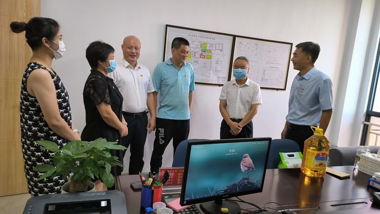 市国资委党委委员、副主任杨树坤一行慰问英国上市公司365抗疫服务志愿者