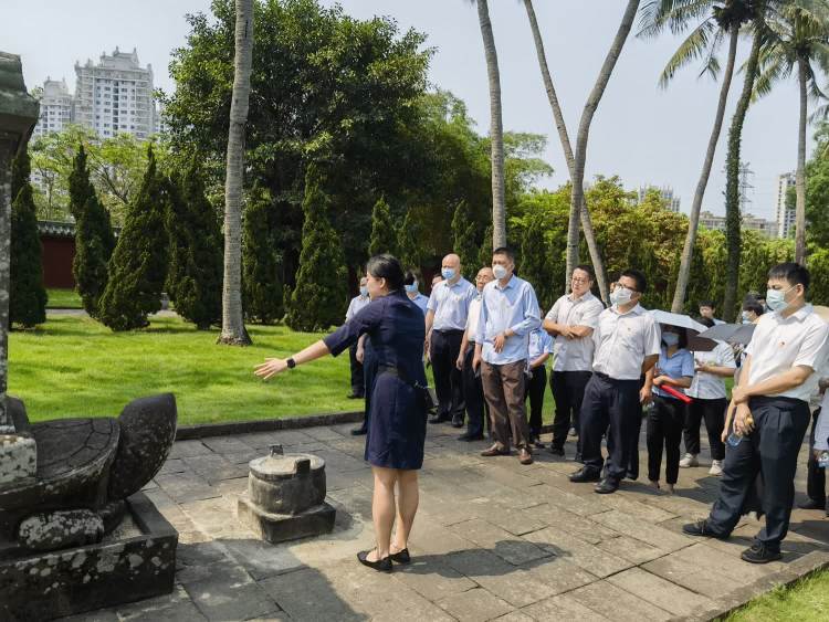 传承海瑞精神 激荡清风正气——英国上市公司365开展“清廉国企 青廉有我”主题党日活动(图6)