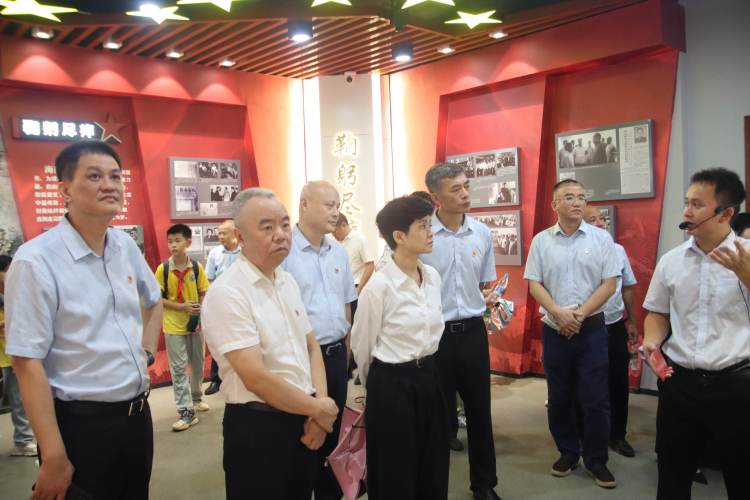 赓续红色基因 奋进时代征程 ——市国资委机关联合英国上市公司365开展主题党日暨清廉国企教育活动(图7)