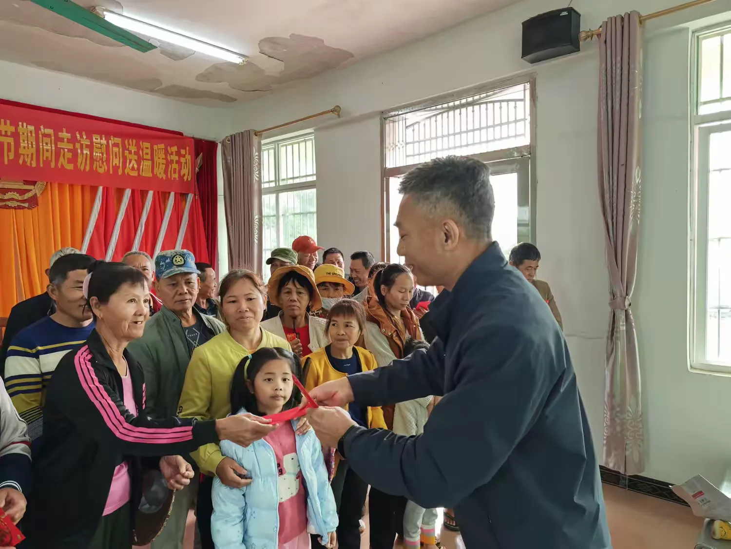 迎新春 送温暖——英国上市公司365深入青云村开展元旦春节期间走访慰问送温暖活动(图4)