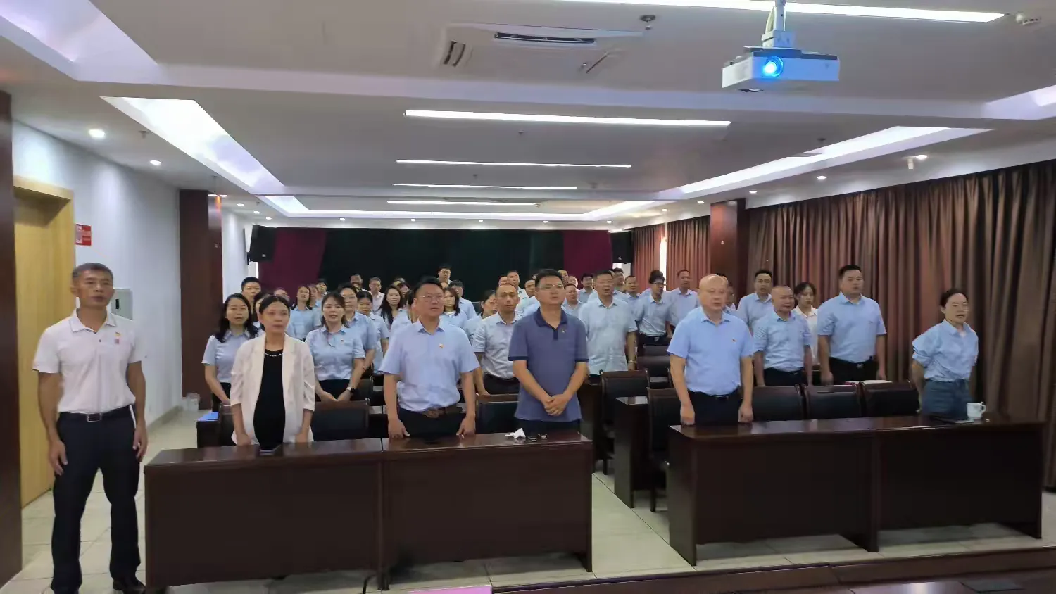 英国上市公司365召开庆祝建党104周年大会(图2)
