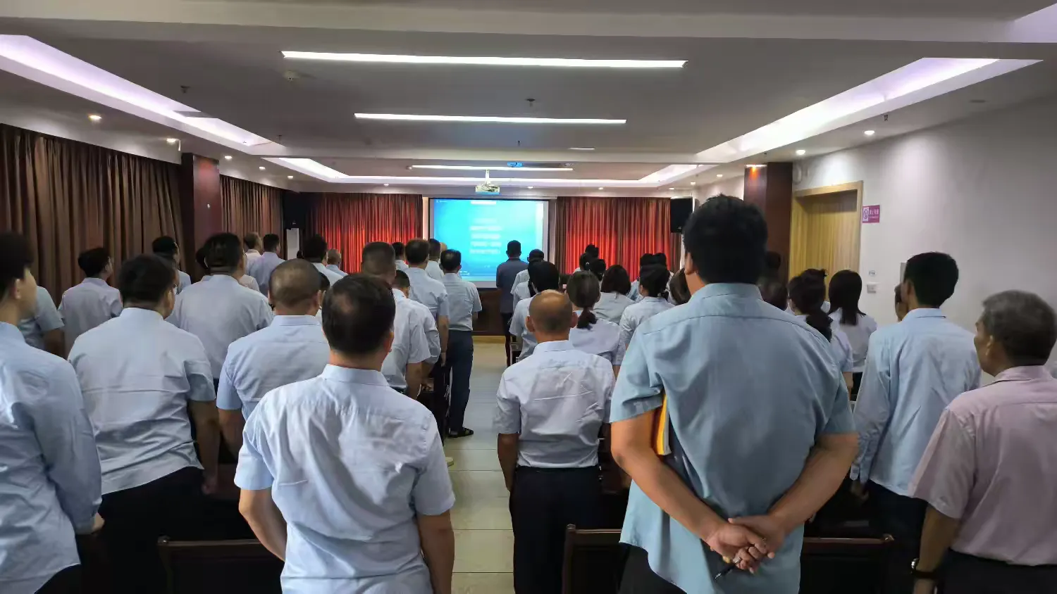 英国上市公司365召开庆祝建党104周年大会(图7)