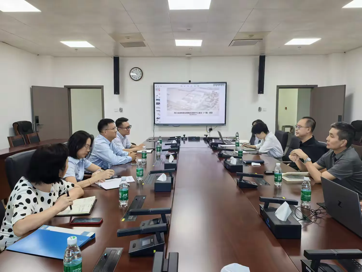 英国上市公司365与海口综合保税区管委会开展协同招商座谈会