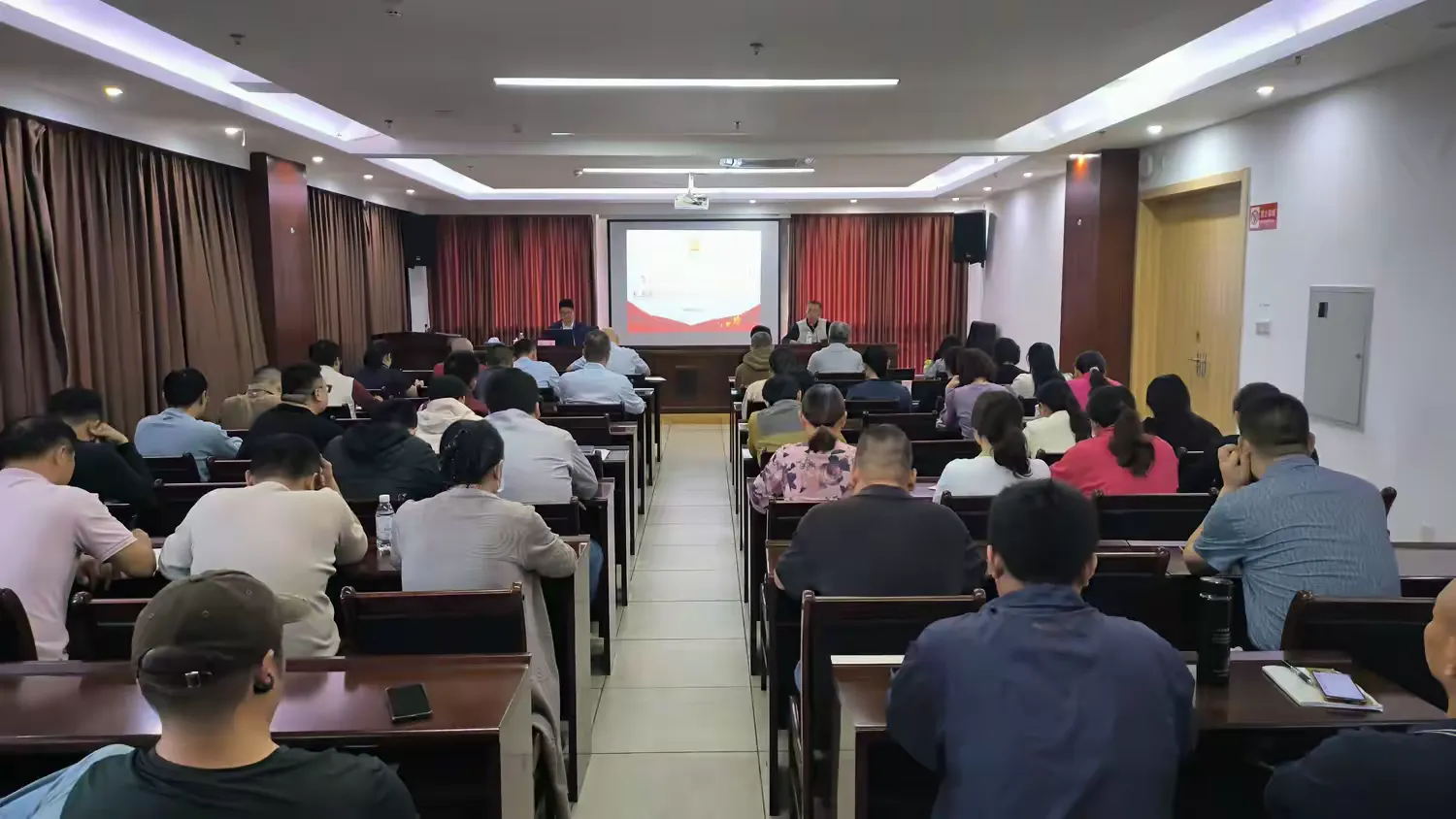 英国上市公司365召开学习贯彻党的二十届四中全会精神和海南自由贸易港封关政策专题宣讲会