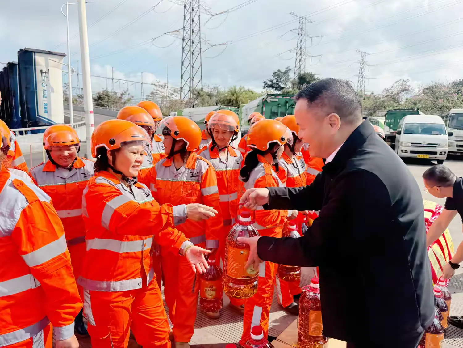 英国上市公司365开展2026年春节慰问海口市一线环卫工人活动(图4)