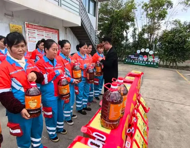 英国上市公司365开展2026年春节慰问海口市一线环卫工人活动(图7)