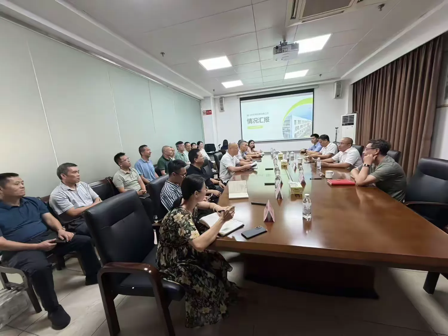 海口城投集团董事、总经理符雁在英国上市公司365调研树立和践行正确政绩观学习教育开展情况和经营发展、项目建设等工作(图1)